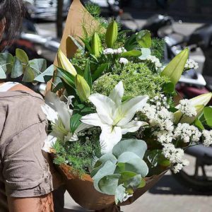 ramo-con-flores-blancas-barcelona