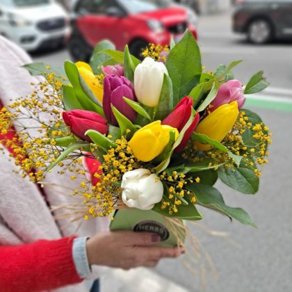 ramo-tulipanes-rojo-amarillo-blanco-barcelona