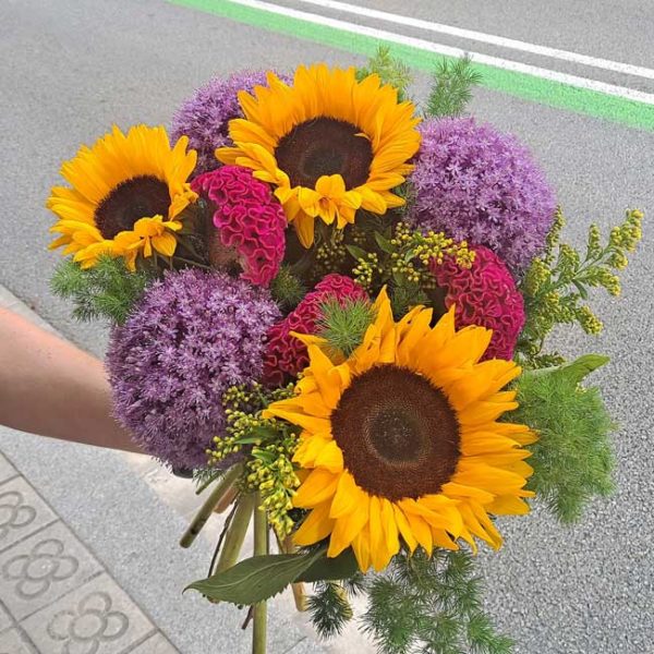 ramo-flores-alliums-girasol-celosia